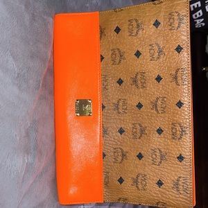 Mcm clutch 100% authentic
